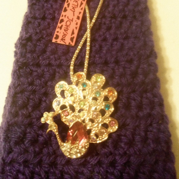 ๐Peacock Crystals Necklace Colorful & Shiny๐ - Picture 2 of 4